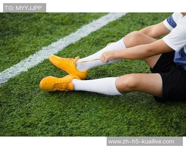 足球鞋踩人事件引发热议球场安全与运动精神的双重考验 足球鞋踩人事件引发热议球场安全与运动精神的双重考验